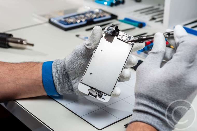 Repair or Replace Your Old Phone? How to Decide